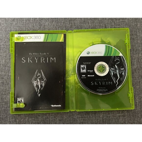 The Elder Scrolls V: Skyrim Xbox 360 2011 RPG Complete Pre-Owned - Picture 3 of 4